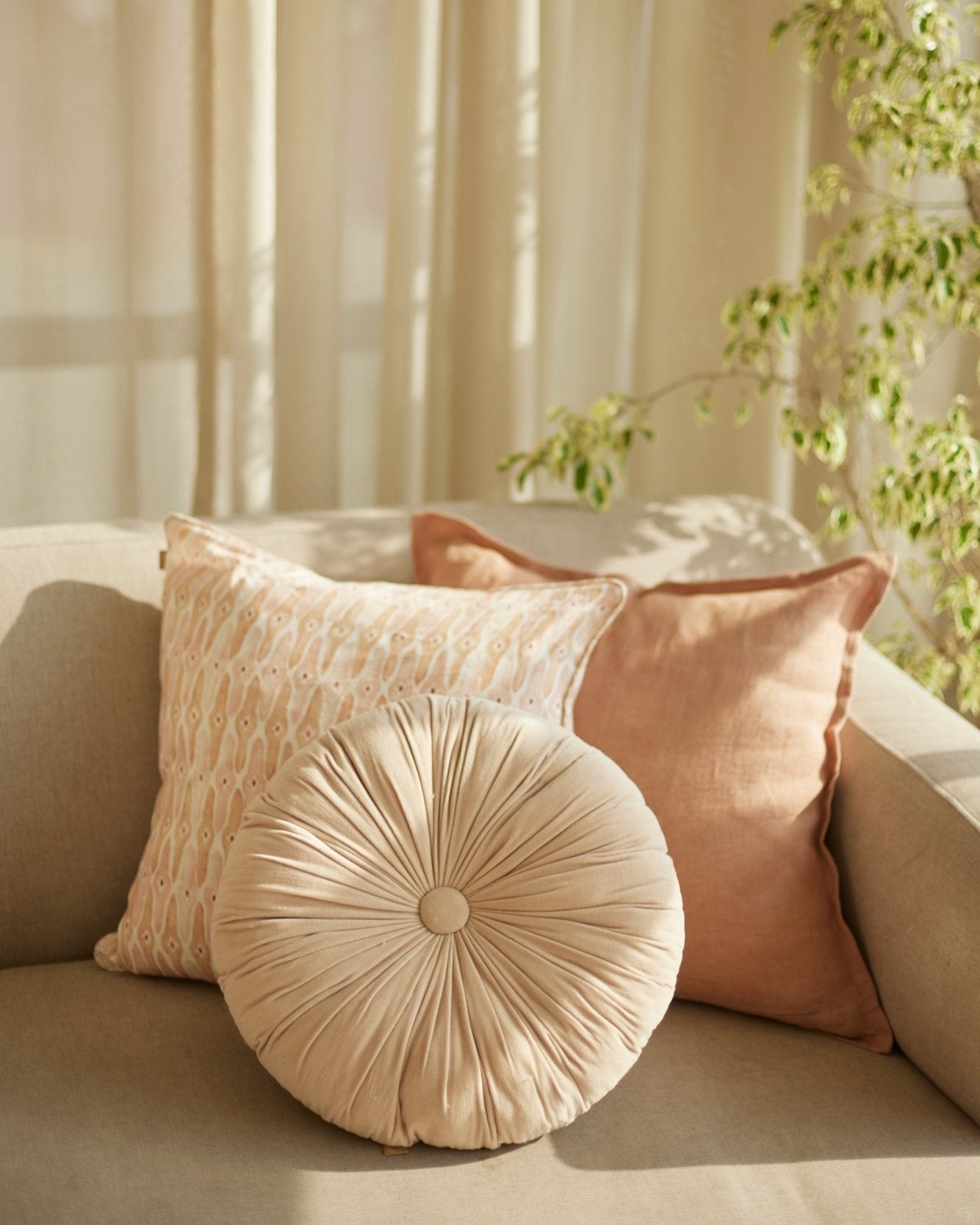 Cuddle Blush Round Cushion
