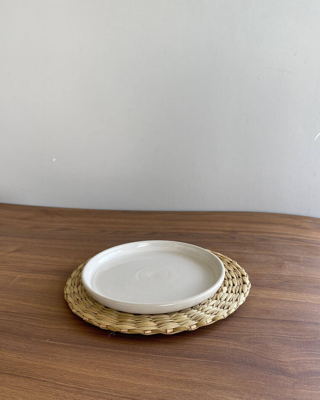 Plain white ceramic dinnerware by Kolus India