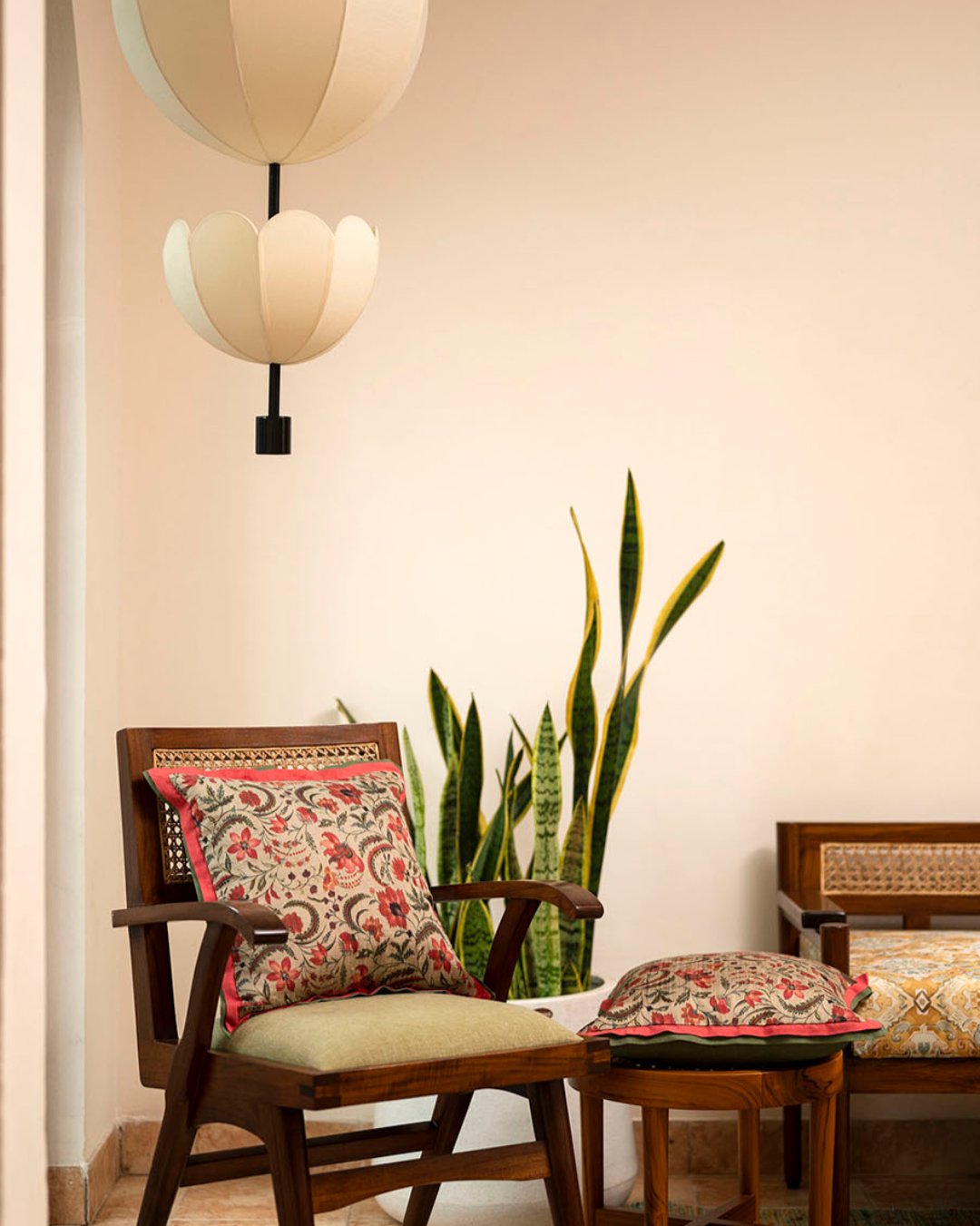 Victorian Garden - Handwoven Cushion Cover 2