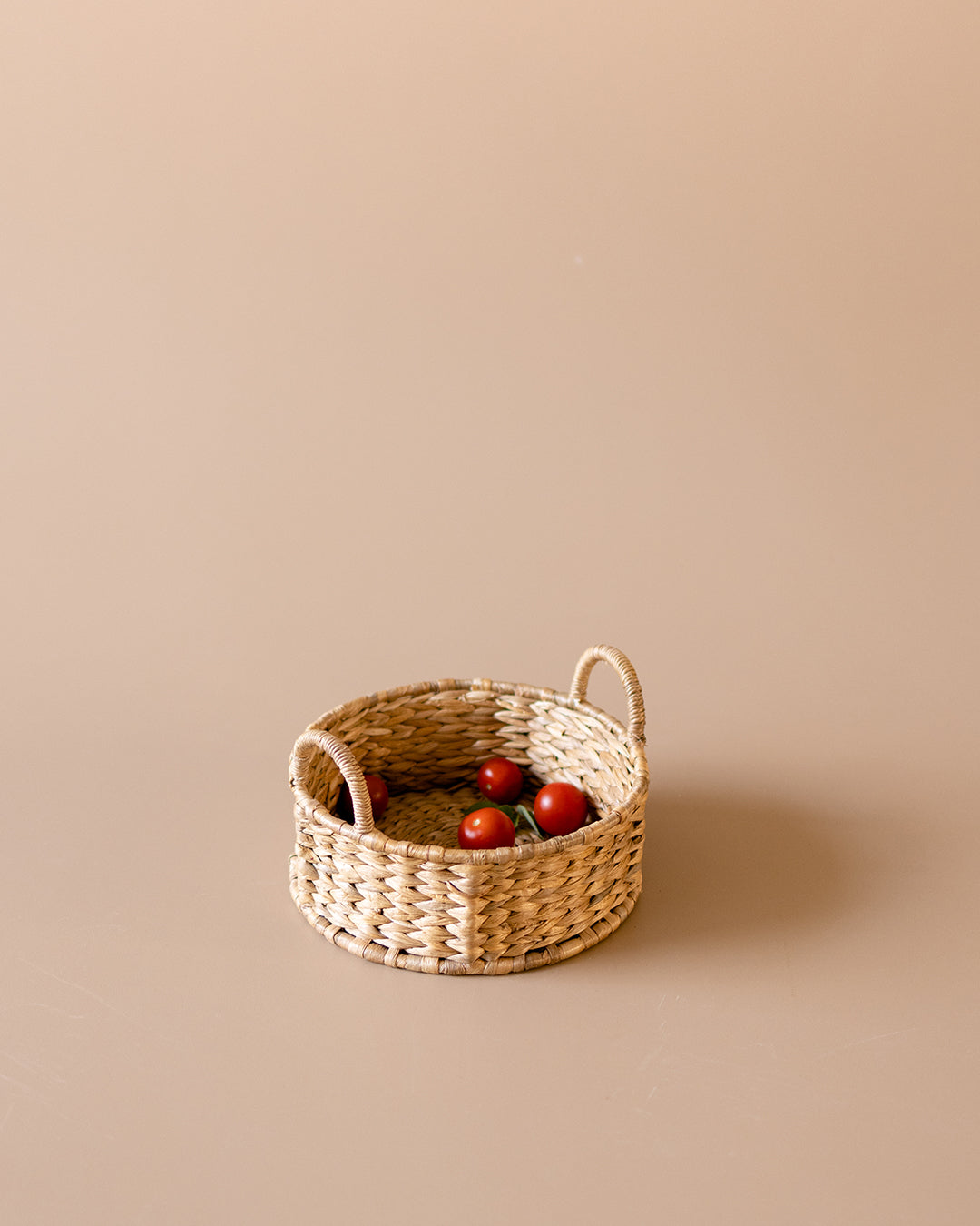 Small water hyacinth tray by Kolus Online