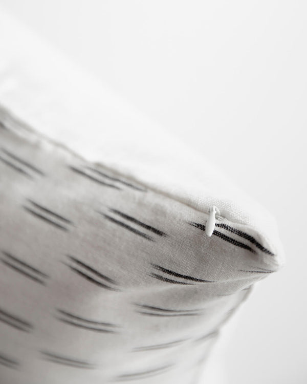 Throw pillow covers at Kolus India