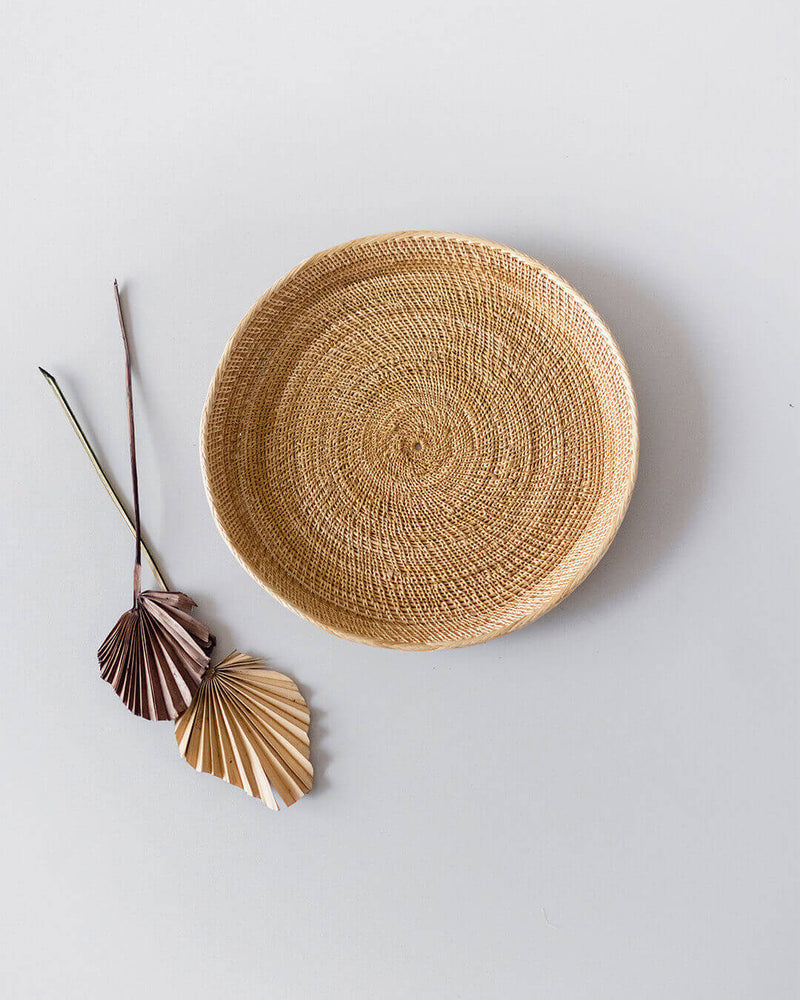 round rattan serving tray